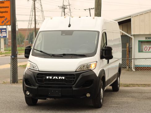 Used 2025 RAM ProMaster 2500 w/ Convenience Group FWD image 3