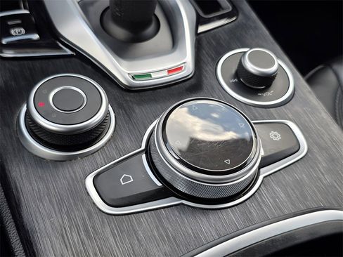 Used 2022 Alfa Romeo Stelvio Sprint image 35