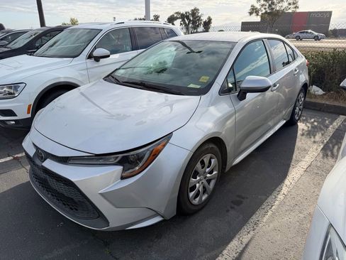 Used 2020 Toyota Corolla LE FWD image 1