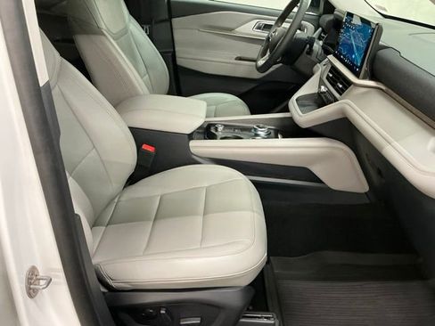 Used 2025 Ford Explorer Active w/ Active Comfort Package image 20