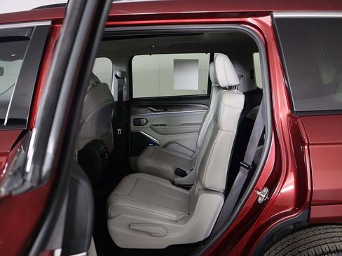 Used 2022 Jeep Grand Cherokee L Overland w/ Advanced Protech Group III image 39