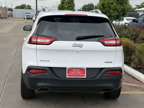 Used 2015 Jeep Cherokee Latitude w/ Cold Weather Group AWD/4WD image 6