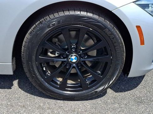 Used 2018 BMW 320i xDrive Sedan w/ Premium Package AWD/4WD image 11