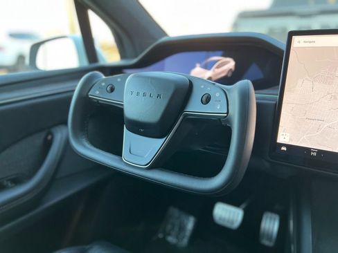 Used 2022 Tesla Model X image 11