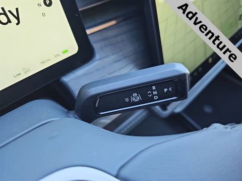 Used 2023 Rivian R1S Adventure image 21