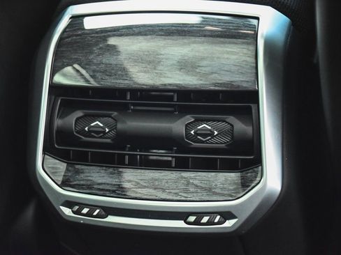 Used 2023 BMW i7 xDrive60 w/ Executive Package 2 image 38