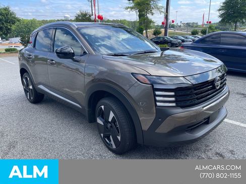 Used 2026 Nissan Kicks SR FWD image 3