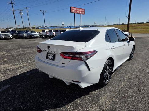Used 2021 Toyota Camry SE image 7
