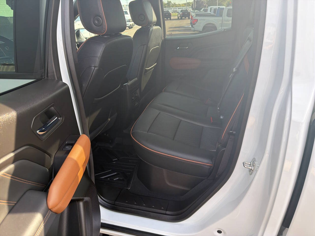 Used 2024 GMC Canyon AT4 w/ AT4 Premium Package AWD/4WD image 13