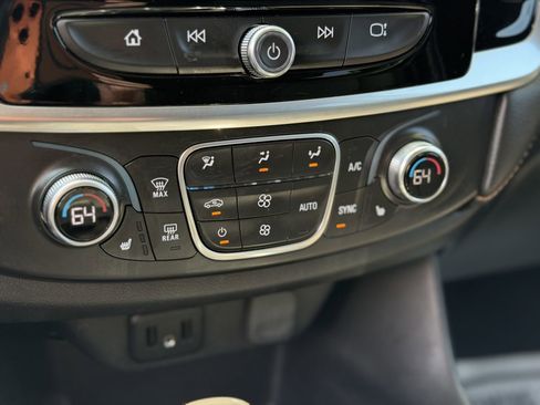 Used 2019 Chevrolet Traverse LT FWD image 33