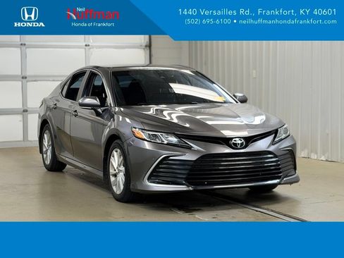 Used 2021 Toyota Camry LE w/ Convenience Package FWD image 1