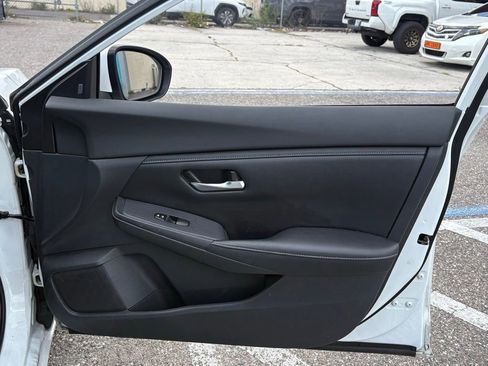 Used 2022 Nissan Sentra SV FWD image 17