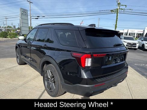 Used 2025 Ford Explorer ST-Line w/ ST-Line Street Pack AWD/4WD image 7