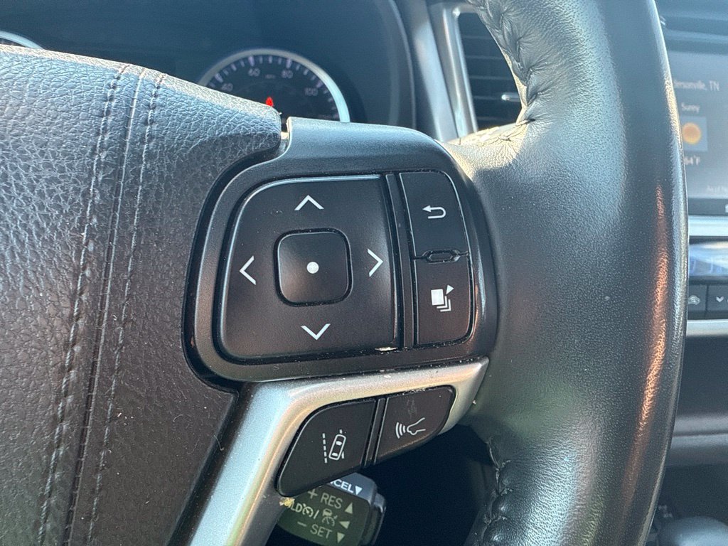 Used 2019 Toyota Highlander XLE AWD/4WD image 36