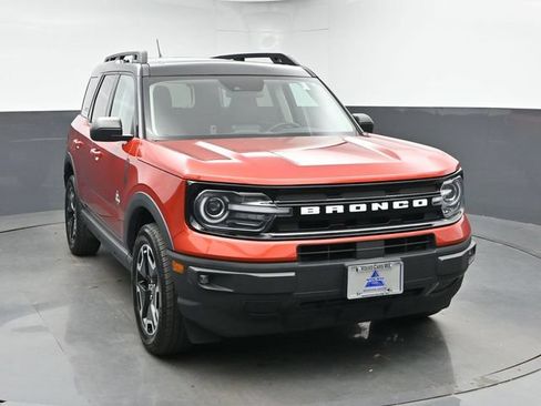 Used 2023 Ford Bronco Sport Outer Banks w/ Tech Package AWD/4WD image 2