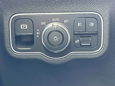 Used 2022 Mercedes-Benz GLB 250 image 33