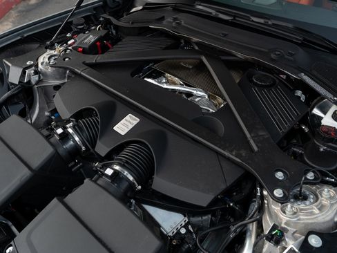 Used 2025 Aston Martin V8 Vantage Coupe image 12