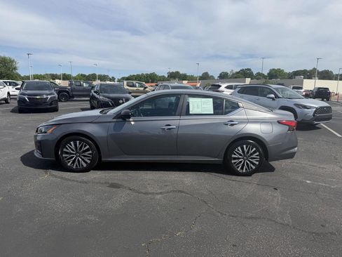 Used 2025 Nissan Altima 2.5 SV FWD image 4
