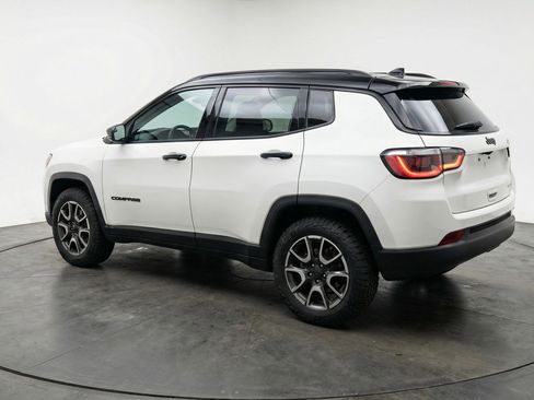 Used 2025 Jeep Compass Trailhawk w/ Trailer Tow Group AWD/4WD image 6