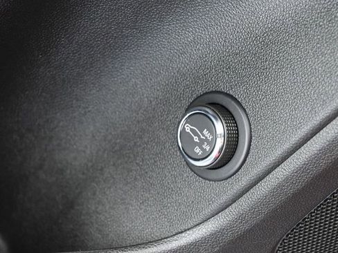 Used 2022 Chevrolet Blazer LT image 38