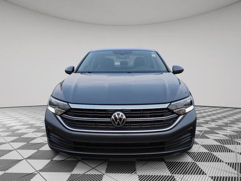 Used 2022 Volkswagen Jetta SE FWD image 2