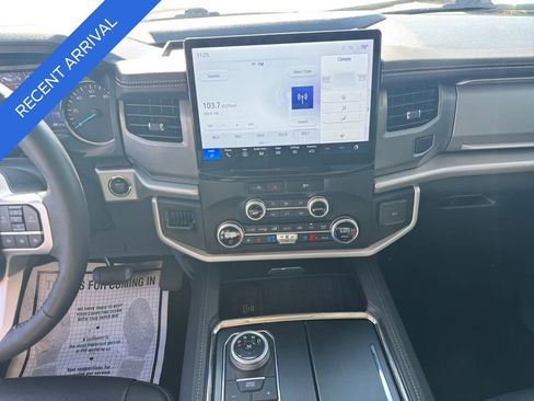 Used 2024 Ford Expedition XLT image 11