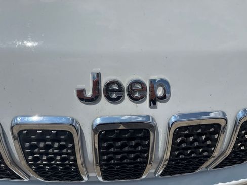 Used 2020 Jeep Cherokee Latitude Lux w/ Comfort/Convenience Group AWD/4WD image 11