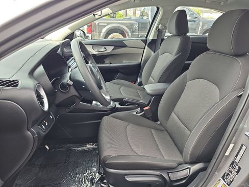 Used 2023 Kia Forte LXS w/ LXS Technology Package FWD image 16