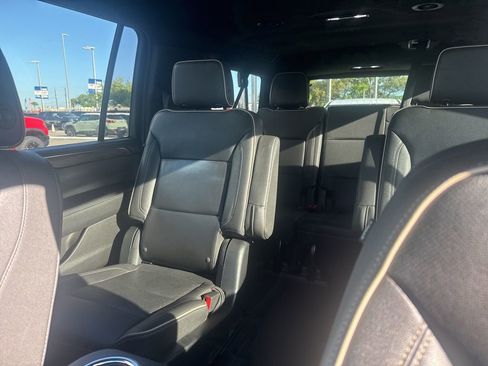 Used 2023 Chevrolet Suburban Premier image 23