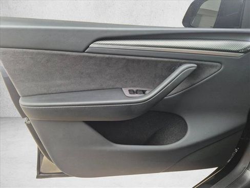 Used 2024 Tesla Model Y Long Range AWD/4WD image 12