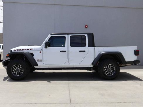 Used 2025 Jeep Gladiator Mojave w/ Safety Group AWD/4WD image 2