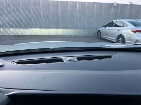 Used 2025 Chevrolet Trax LT image 18