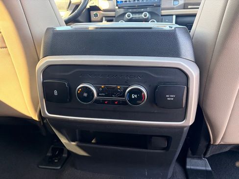 Used 2024 Ford Expedition Limited image 16