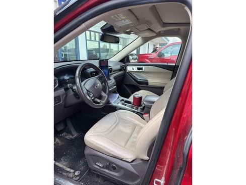 Used 2020 Ford Explorer Platinum w/ Premium Technology Package AWD/4WD image 2