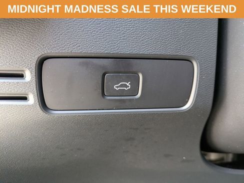 Used 2023 Volvo XC40 B5 Ultimate w/ Protection Package Premier image 18