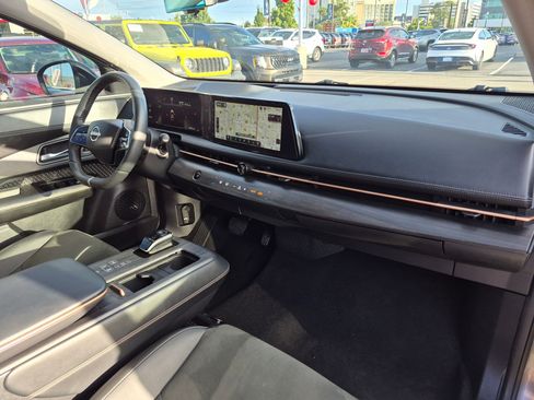 Used 2023 Nissan Ariya AWD image 32