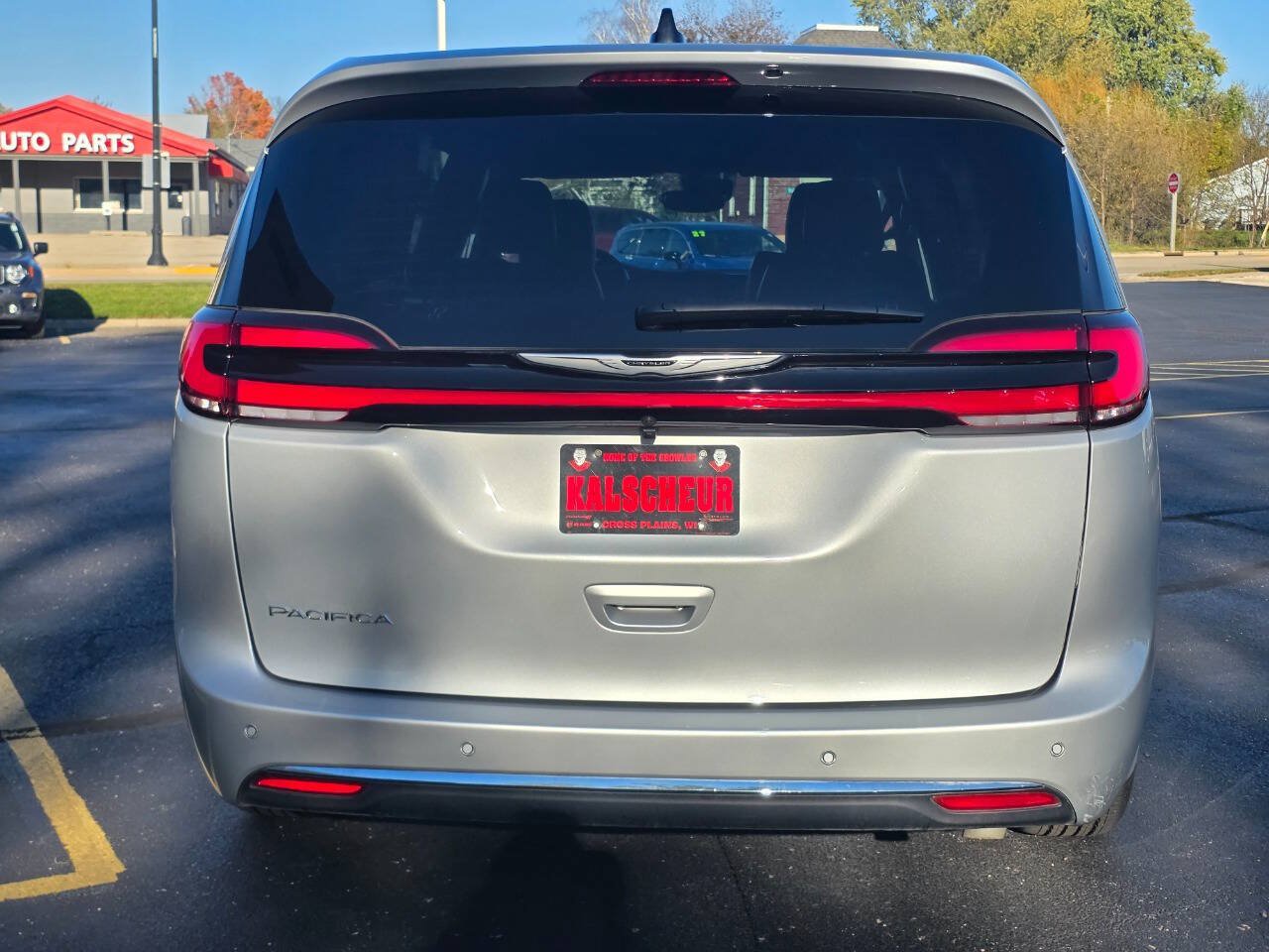 Used 2026 Chrysler Pacifica Select FWD image 9