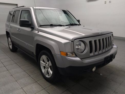 Used 2016 Jeep Patriot Latitude FWD image 13