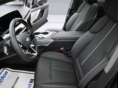 New 2025 Cadillac Optiq Sport 2 w/ LPO, ONYX Package image 19