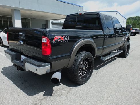 Used 2016 Ford F250 Lariat w/ Lariat Ultimate Package AWD/4WD image 3