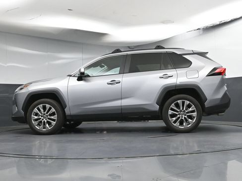 Used 2022 Toyota RAV4 XLE Premium FWD image 30