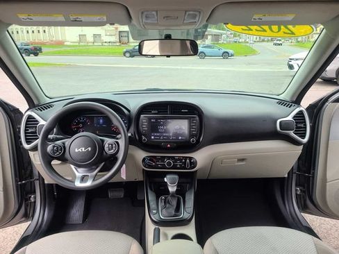 Used 2022 Kia Soul LX FWD image 10