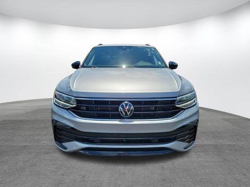 Used 2024 Volkswagen Tiguan SE R-Line FWD image 2