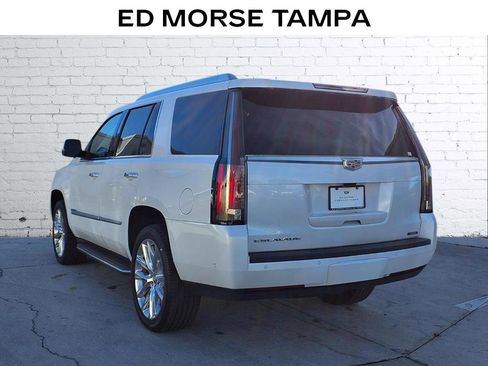 Used 2019 Cadillac Escalade Luxury image 3