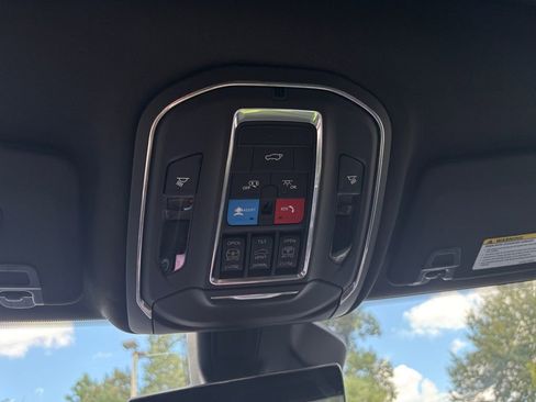 New 2025 Jeep Grand Cherokee Limited w/ Luxury Tech Group II image 32