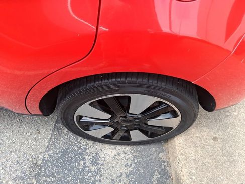 Used 2019 Kia Soul + FWD image 8