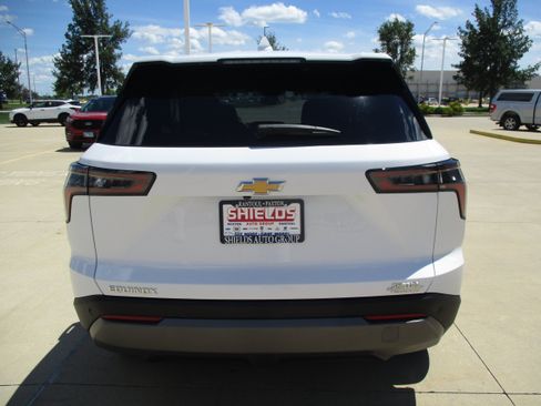 Used 2026 Chevrolet Equinox LT FWD image 5