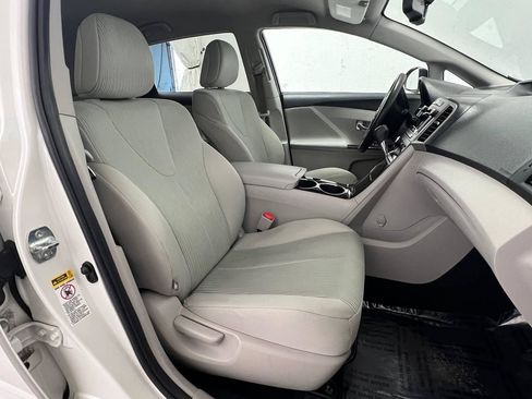 Used 2010 Toyota Venza w/ Convenience Pkg image 12