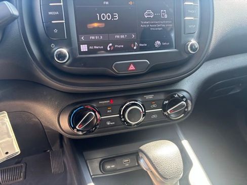 Used 2023 Kia Soul LX w/ LX Technology Package FWD image 25