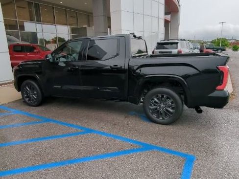 Used 2023 Toyota Tundra Platinum AWD/4WD image 3